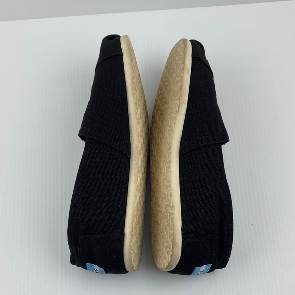 Toms Classic Canvas Flat Shoes in Black - Picture 4 of 9